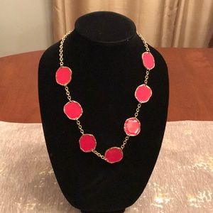 🌟 Gold tone statement necklace